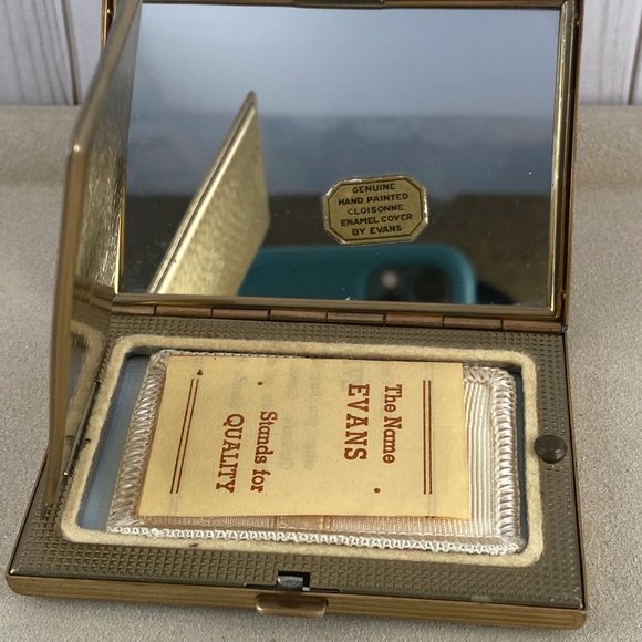 Vintage Guilloche Roses in Enamel almost new Makeup Compact - Picture 11 of 11